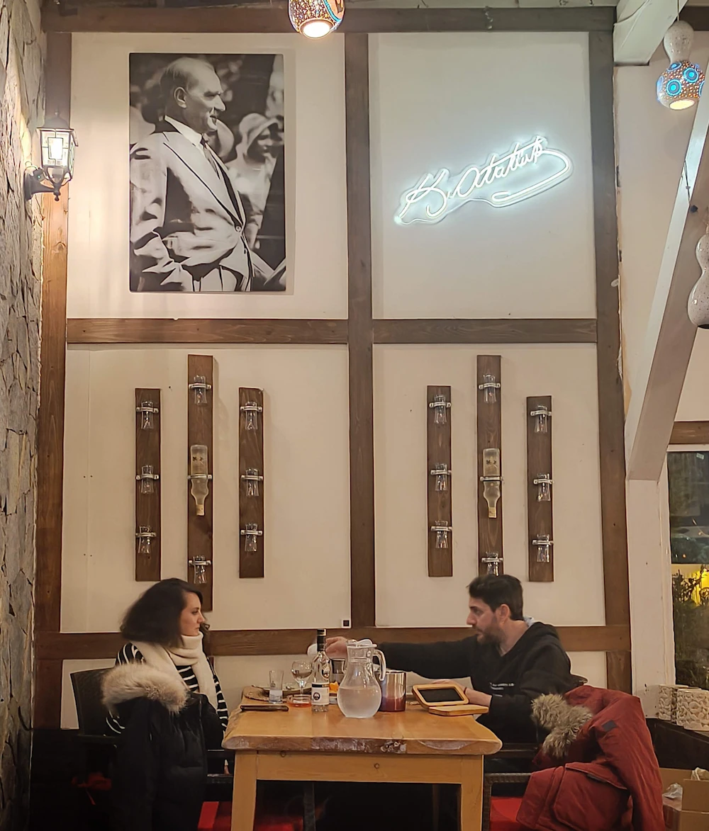 Alt Salon, Paşa Köşesi